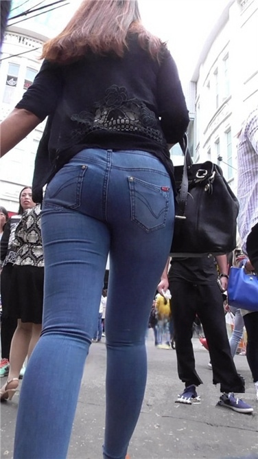 彪悍牛仔丰臀 [MP4/221MB]