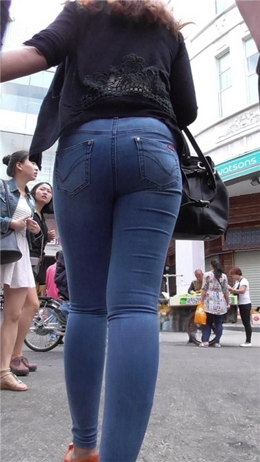 彪悍牛仔丰臀 [MP4/221MB]