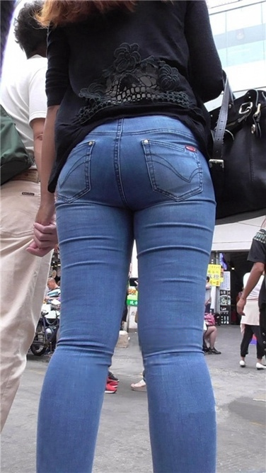 彪悍牛仔丰臀 [MP4/221MB]