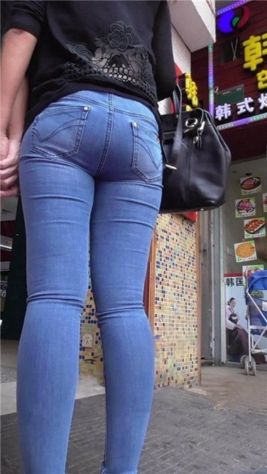 彪悍牛仔丰臀 [MP4/221MB]