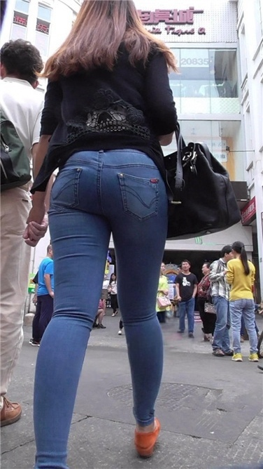 彪悍牛仔丰臀 [MP4/221MB]