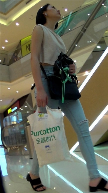 极品紧身蓝牛美妇[MP4/2GB]