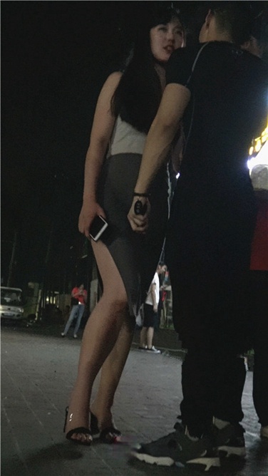 超性感紧身包臀裙，两片花瓣欲绷而出[1.6G]