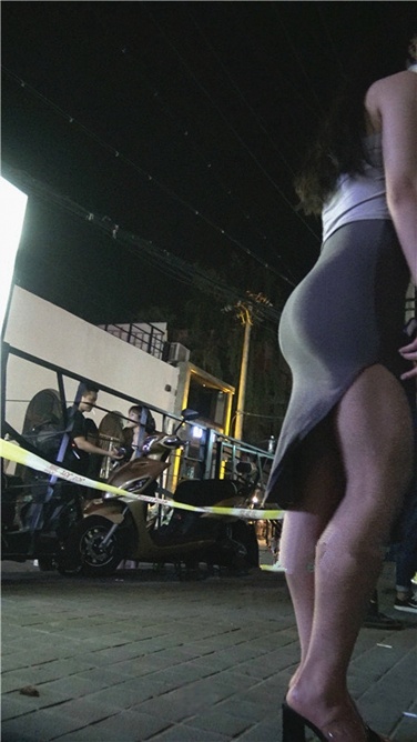 超性感紧身包臀裙，两片花瓣欲绷而出[1.6G]