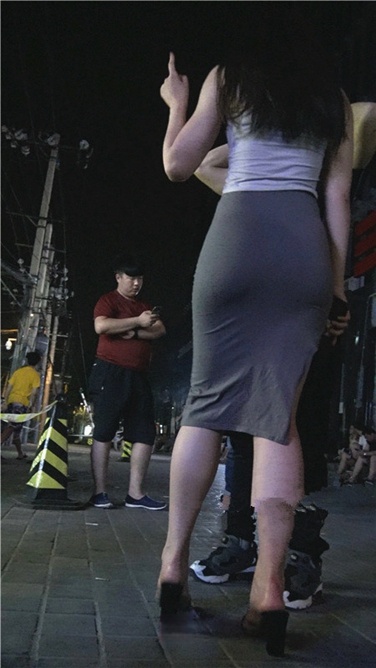 超性感紧身包臀裙，两片花瓣欲绷而出[1.6G]