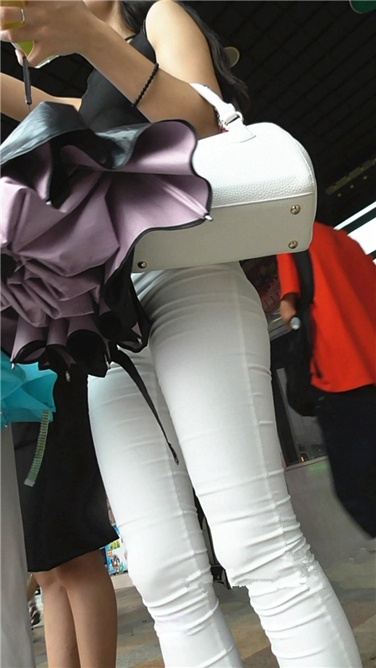 极品白裤翘臀学妹[MP4/606MB]