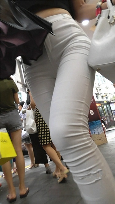 极品白裤翘臀学妹[MP4/606MB]