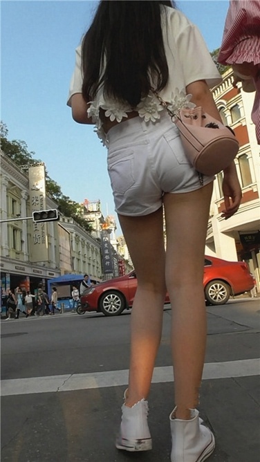 长腿白热双娇 [MP4/415MB]