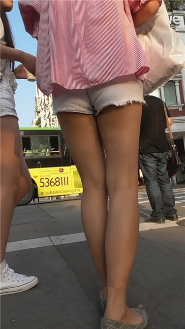 长腿白热双娇 [MP4/415MB]