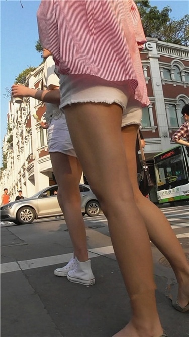 长腿白热双娇 [MP4/415MB]