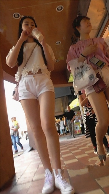 长腿白热双娇 [MP4/415MB]