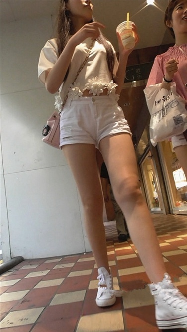 长腿白热双娇 [MP4/415MB]