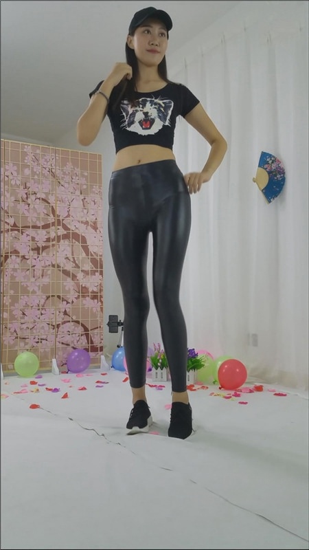 漂亮的皮裤美女热舞[219M/MP4]