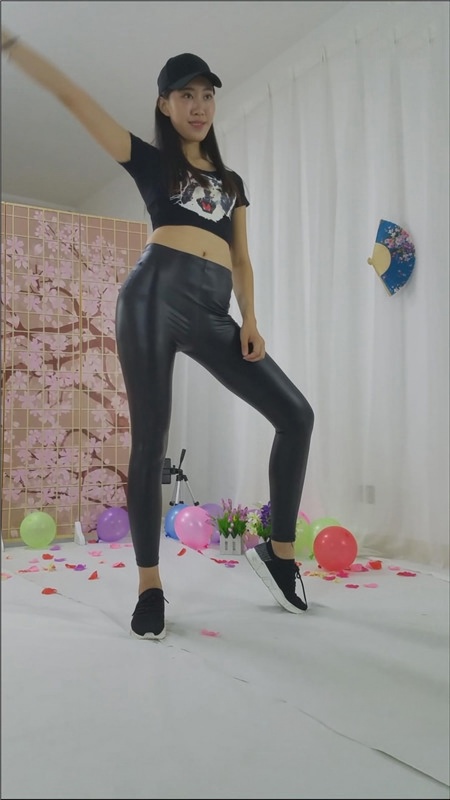 漂亮的皮裤美女热舞[219M/MP4]