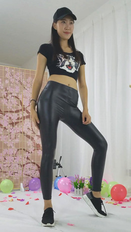 漂亮的皮裤美女热舞[219M/MP4]