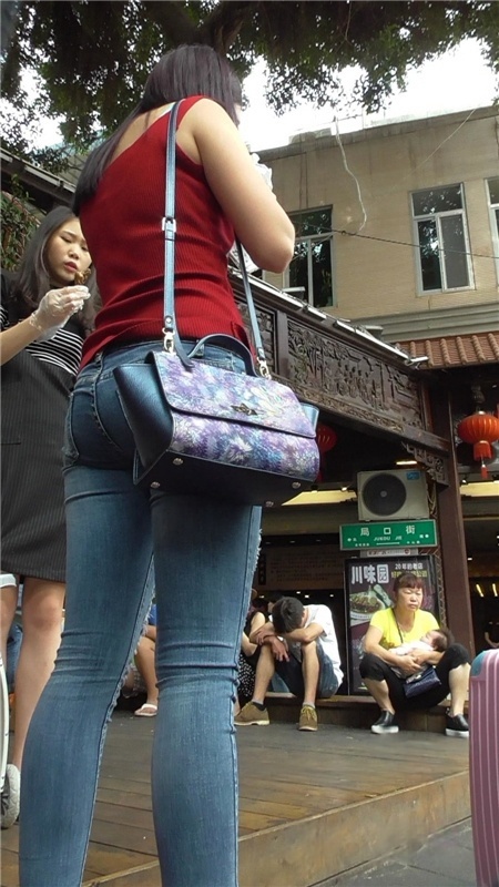 紧致蓝牛MM边吃边逛 [MP4/777MB]