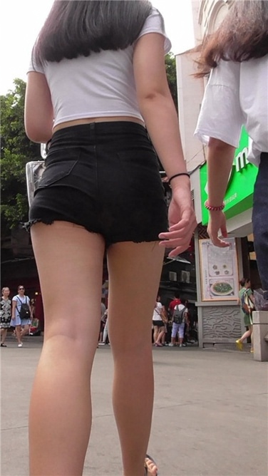 白背心黑热裤无死角[MP4/790MB]