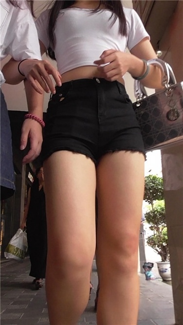 白背心黑热裤无死角[MP4/790MB]