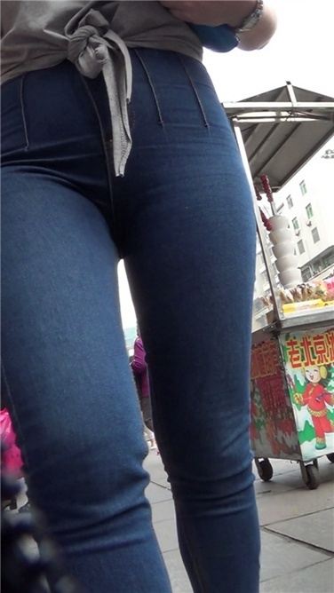 战年龄的极品大姐，屯腿震撼无死角[2.3GB]