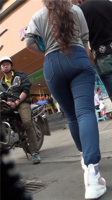 战年龄的极品大姐，屯腿震撼无死角[2.3GB]