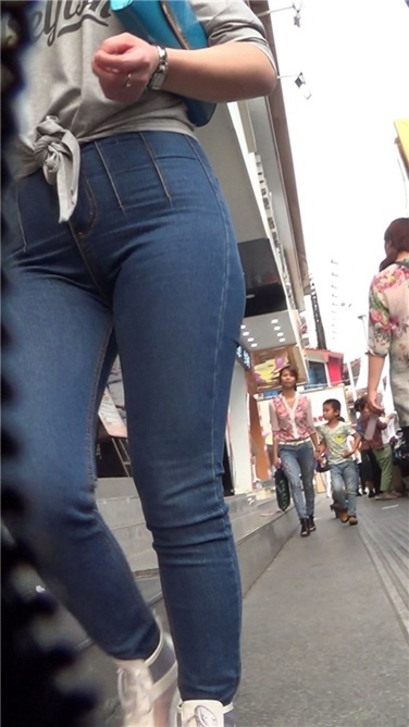 战年龄的极品大姐，屯腿震撼无死角[2.3GB]