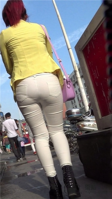 丰臀白裤有亮点 [MP4/800MB]