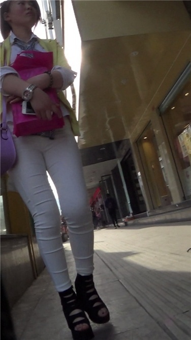 丰臀白裤有亮点 [MP4/800MB]