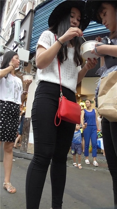 漂亮丰满紧黑裤MM[MP4/778MB]