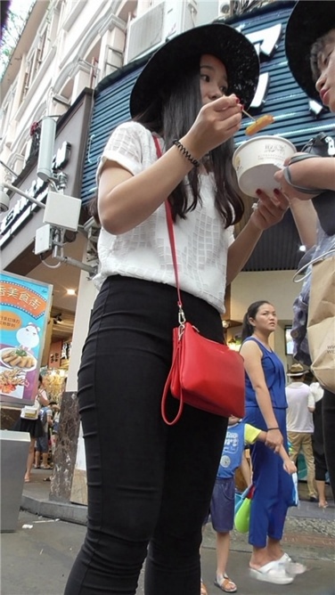 漂亮丰满紧黑裤MM[MP4/778MB]