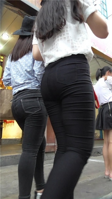 漂亮丰满紧黑裤MM[MP4/778MB]