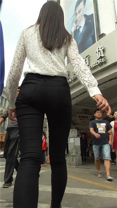 好身材紧黑裤MM[MP4/334MB]