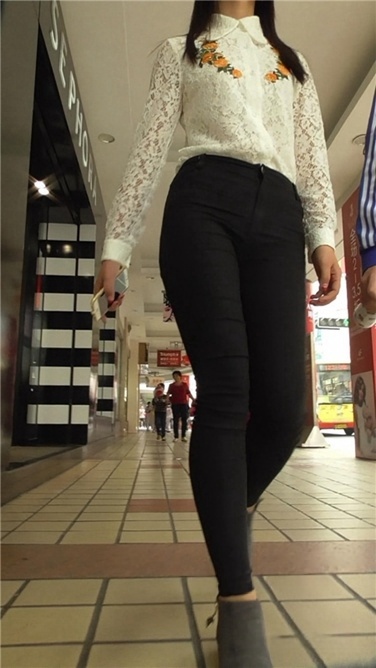 好身材紧黑裤MM[MP4/334MB]