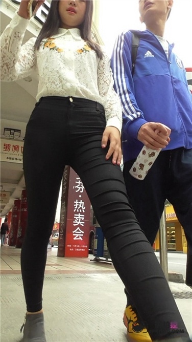 好身材紧黑裤MM[MP4/334MB]