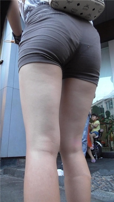 紧臀吃货特写 [MP4/368MB]