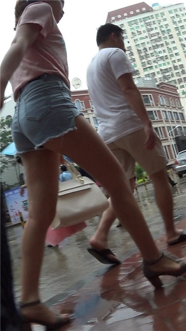 长腿牛仔热裤MM[MP4/2GB]