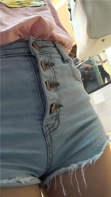 长腿牛仔热裤MM[MP4/2GB]