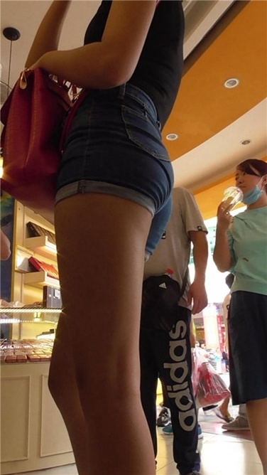 逆天长腿，娇嫩欲滴 [MP4/1.6GB]