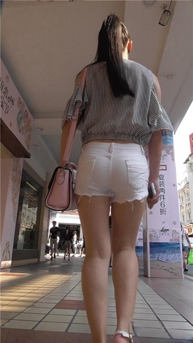 略精悍的白热裤MM [MP4/600MB]