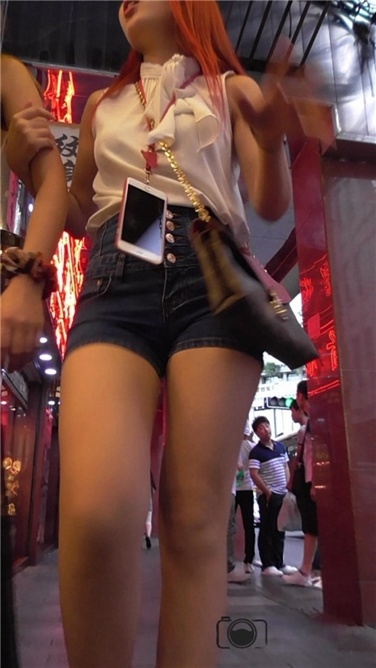 美女PP太紧翘，让人受不鸟[MP4/1.5GB]