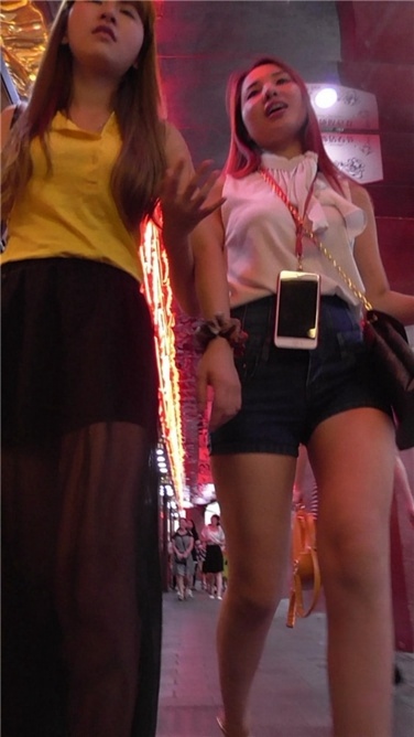 美女PP太紧翘，让人受不鸟[MP4/1.5GB]