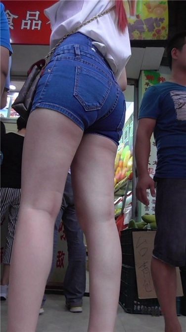 美女PP太紧翘，让人受不鸟[MP4/1.5GB]