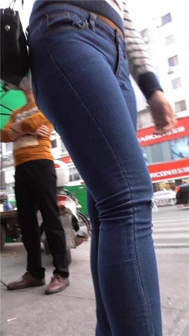 极品紧牛肥屯 [MP4/934MB]