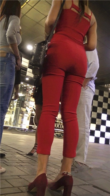 黑夜翘臀红玫瑰[MP4/1.8GB]