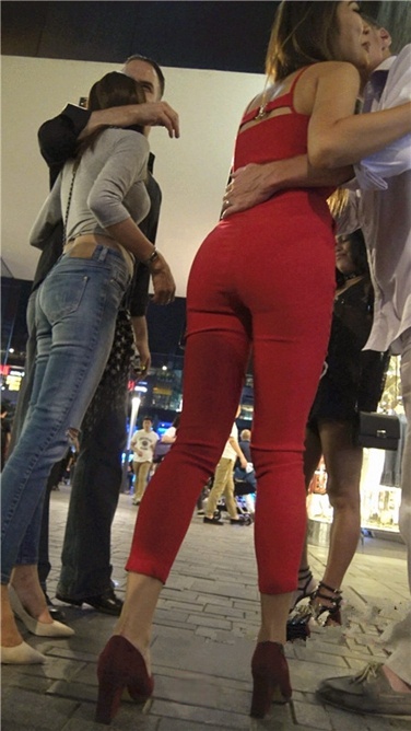 黑夜翘臀红玫瑰[MP4/1.8GB]