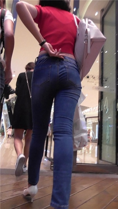 长腿牛仔笑看镜头几个意丝？ [MP4/949MB]