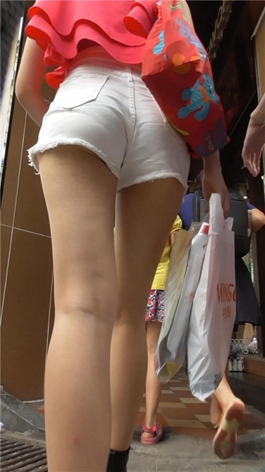 长腿白热裤MM [MP4/571MB]