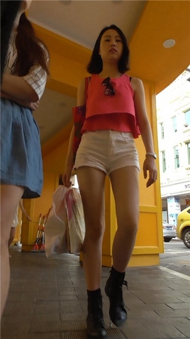 长腿白热裤MM [MP4/571MB]