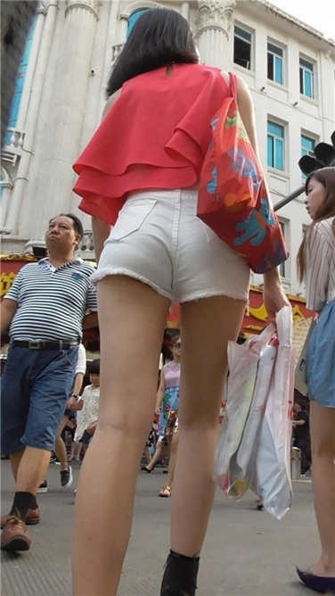 长腿白热裤MM [MP4/571MB]