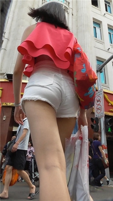 长腿白热裤MM [MP4/571MB]