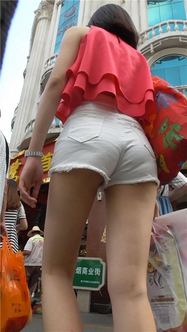 长腿白热裤MM [MP4/571MB]